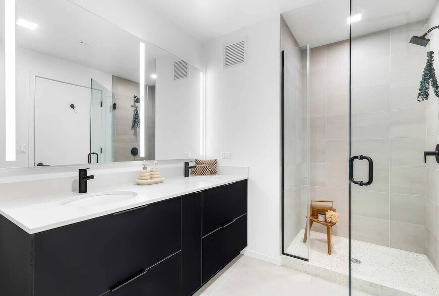 Building Photo - 275 N Elizabeth St