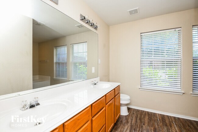 Building Photo - 9632 Linton Dr