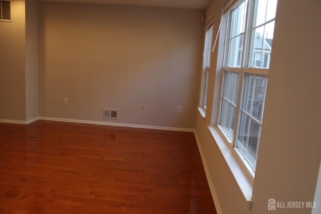 Building Photo - 53 Giera Ct