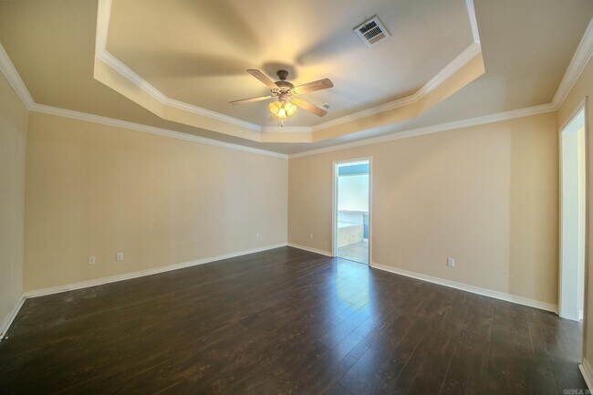 Building Photo - 12 Forest Dr