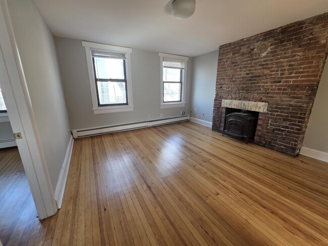Primary Photo - 504 Court St