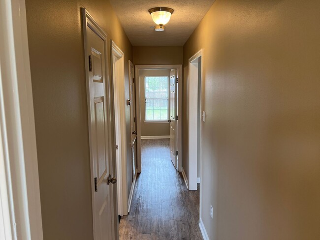 Building Photo - 3 Bed 2 Bath Home