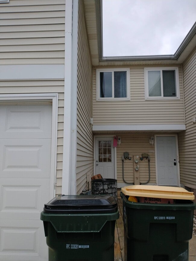 Building Photo - 544 Meadow Green Ln