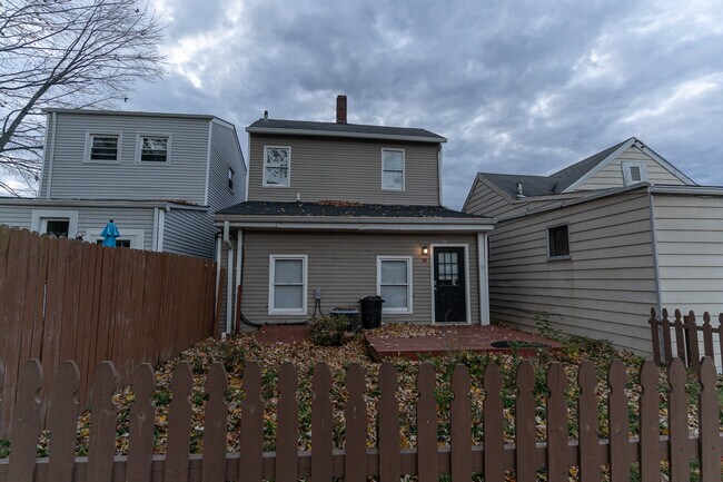 Building Photo - 161 Pope St