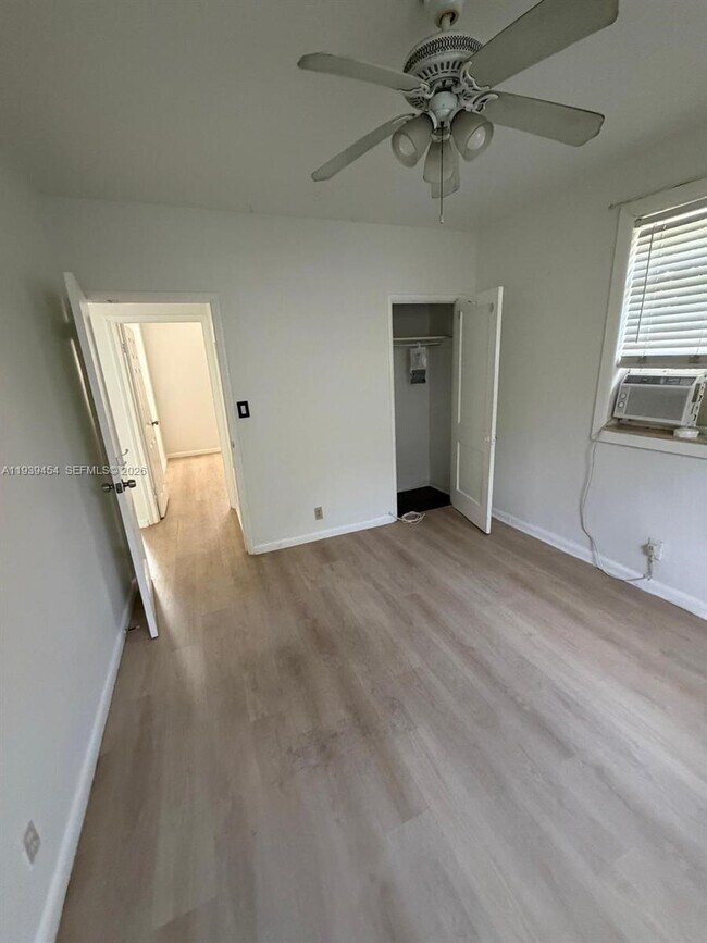 Building Photo - 319 Tyler St