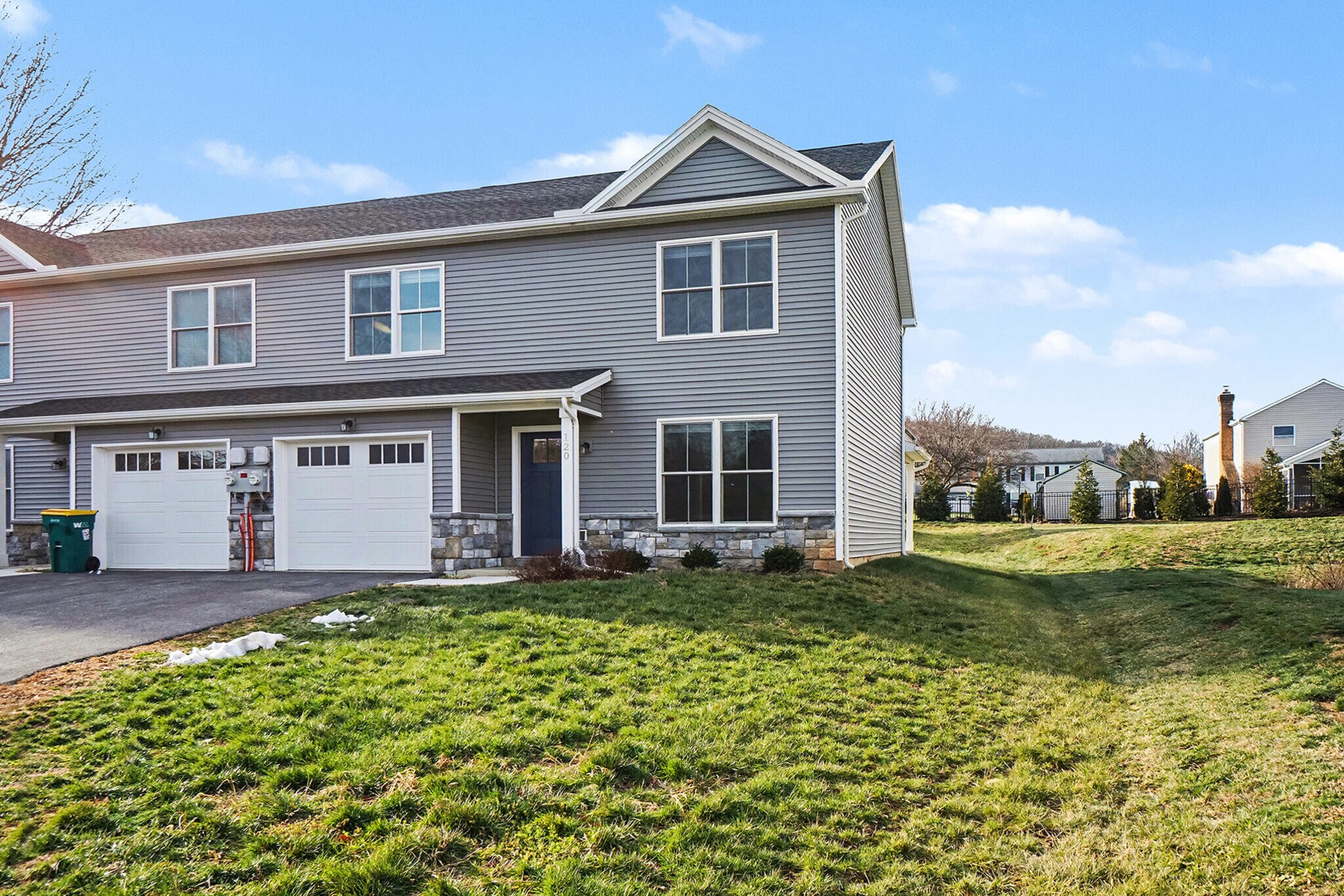 Building Photo - 120 Hart Ln