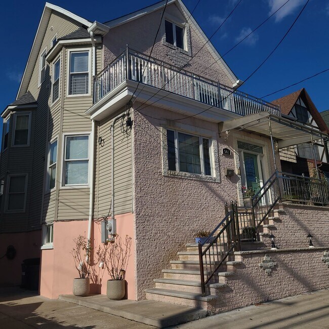 Building Photo - 561 AVENUE E