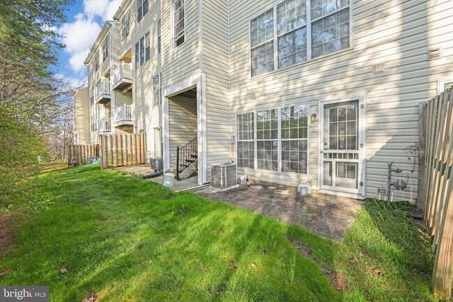 Building Photo - 46964 Courtyard Sq