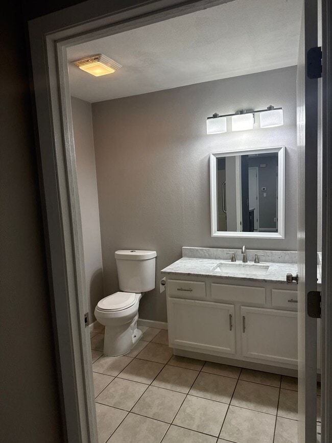 Building Photo - 921 Minns Dr