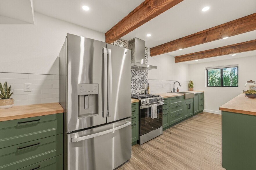 Building Photo - 234 Spanish Spur