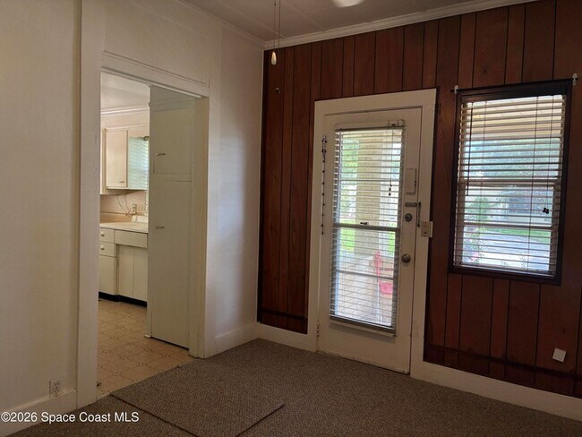 Building Photo - 803 Rockledge Dr