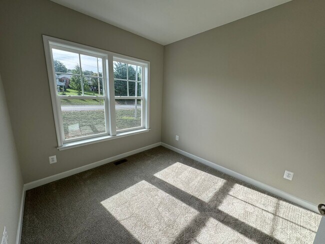 Building Photo - Townhouse for Rent in Preston Lake!