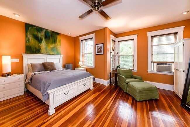 Building Photo - 64 Chestnut St