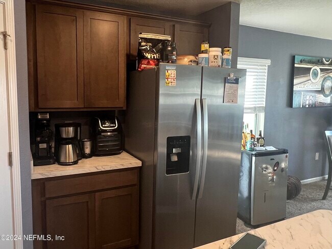 Building Photo - 2518 Beachview Dr