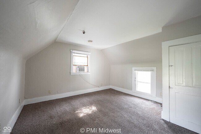 Building Photo - 831 S Webster St