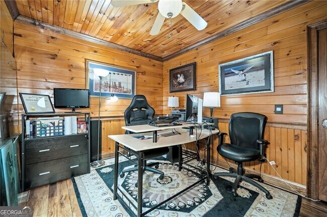 Building Photo - 5281 Laurel Ln