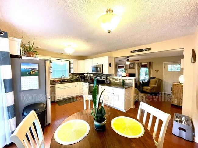 Building Photo - 147 Birch Ln