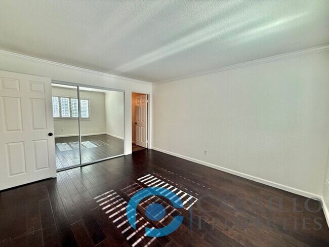 Building Photo - 2828 Famosa Blvd