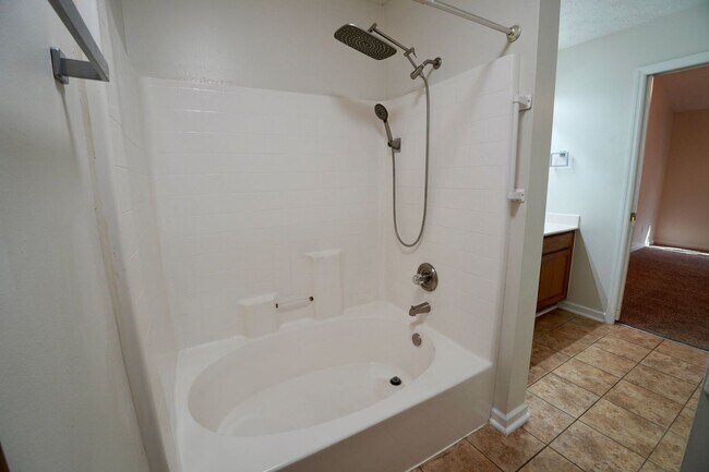 Building Photo - NICE One Level Nashville Area Home Near Lakes and Airport!