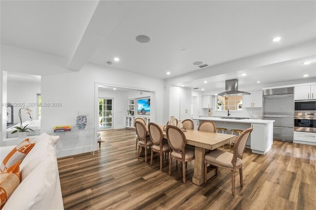 Building Photo - 5236 Pine Tree Dr