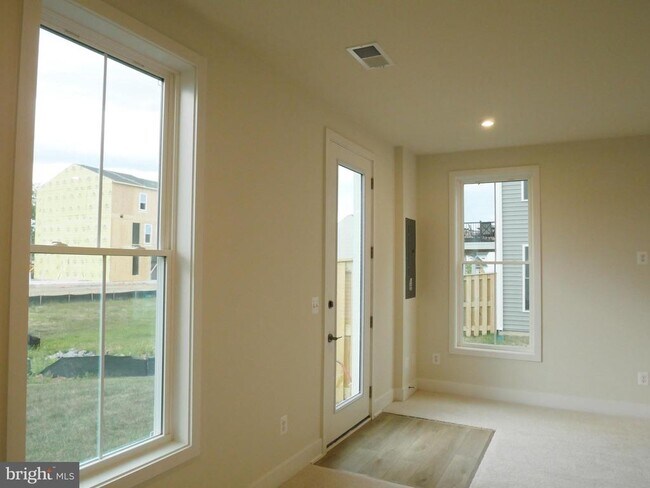Building Photo - 120 Galaxy Pl
