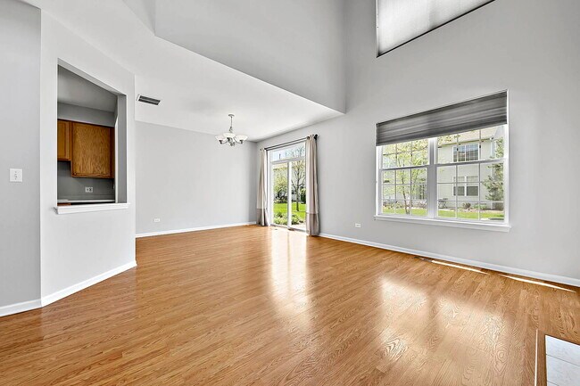 Building Photo - 2804 White Thorn Cir