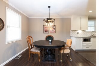 Building Photo - 905 Preston Ct