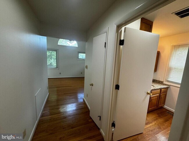 Building Photo - 2508 St John Pl