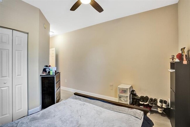 Building Photo - 4059 Crystal Lake Dr