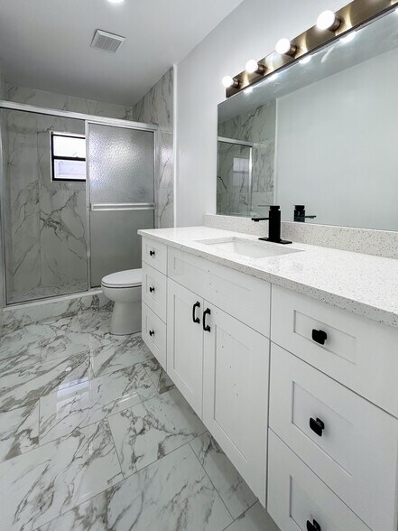 Building Photo - 325 NW Rebecca Ave