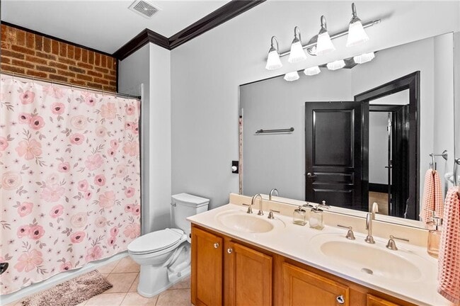 Building Photo - 5512 Glenridge Dr