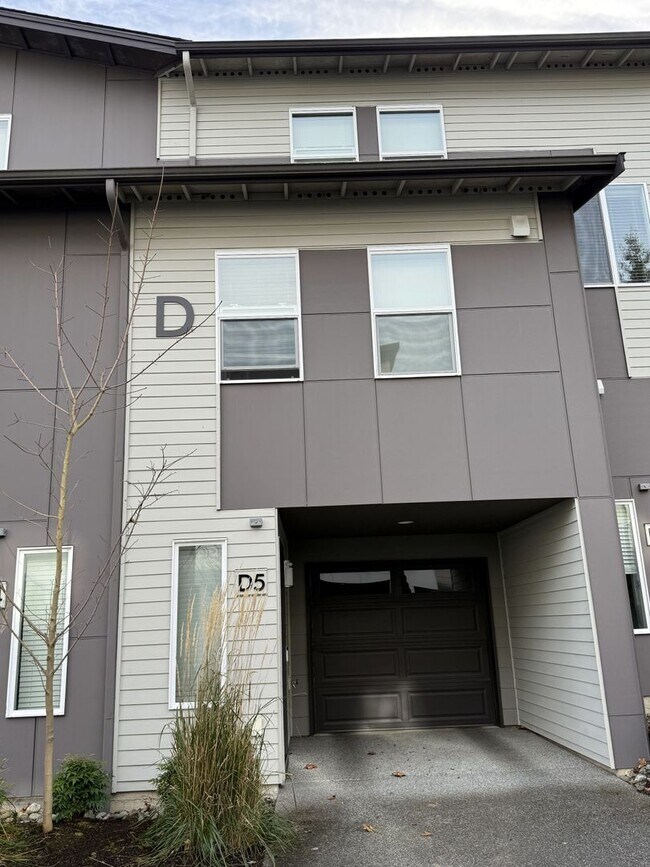 Primary Photo - Modern Lynnwood 3BD/3BTH Townhome for Lease! Small Pet Friendly!
