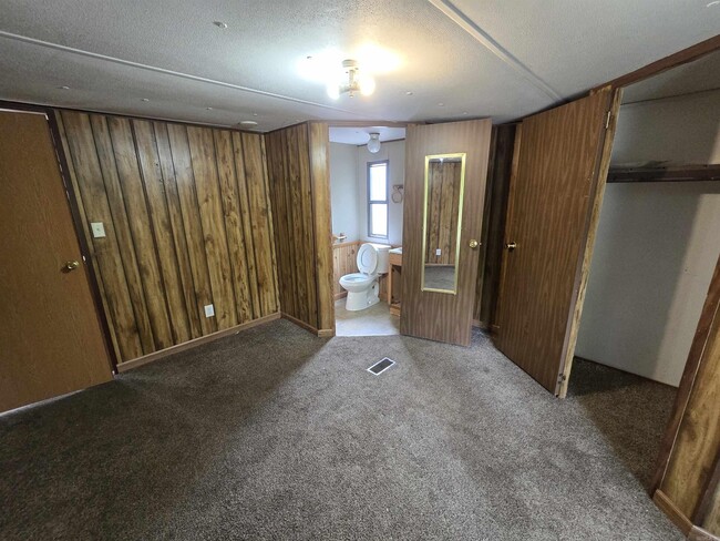 Building Photo - 2136 Cliffwood Rd