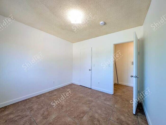 Building Photo - Upstairs 2 Bedroom 1 Bath with Massive Walk In Closet, Covered Gated Parking