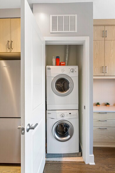 Building Photo - 2550 17th St NW