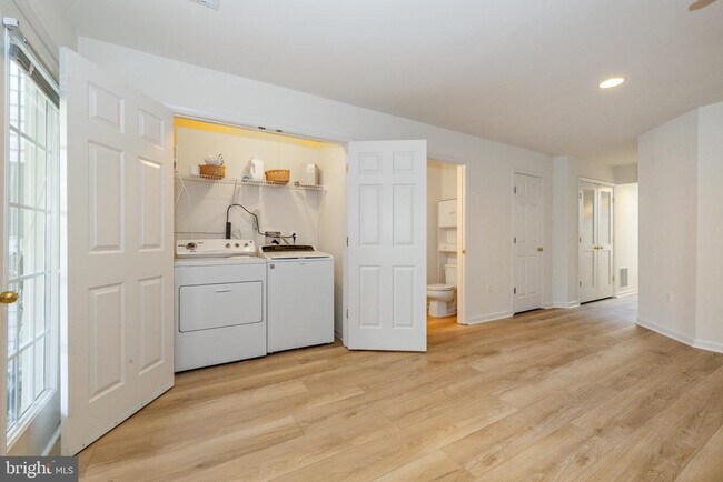 Building Photo - 2456 Covered Wagon Ct