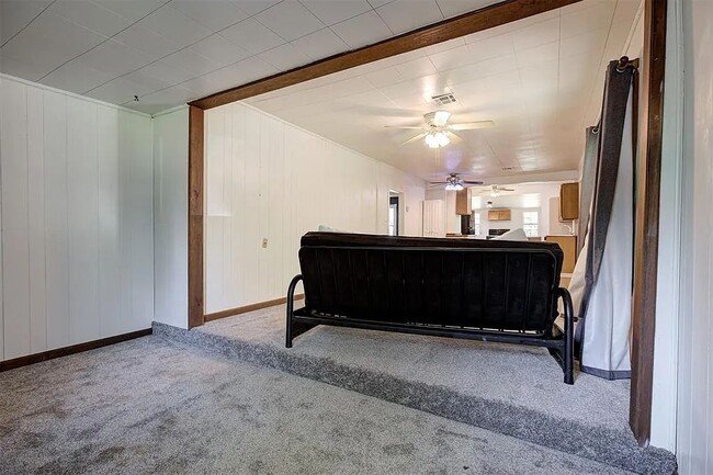 Building Photo - 4001 Meadowview Dr