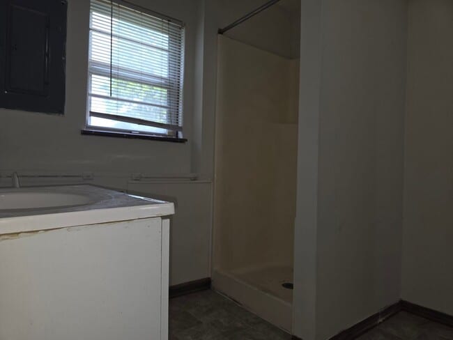 Building Photo - 4425-4427 Santa Anna Dr