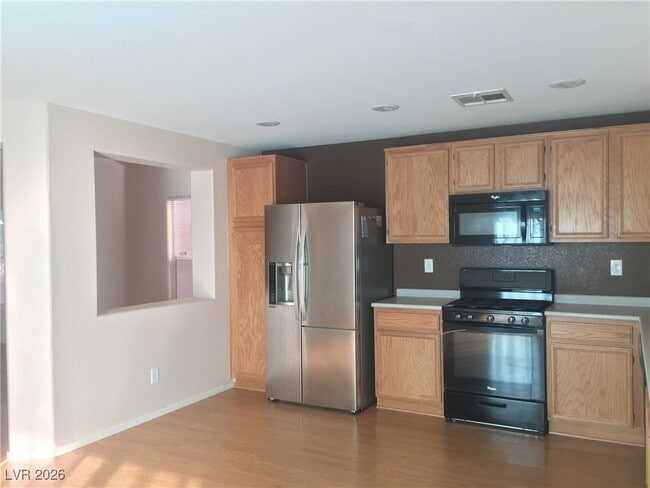 Building Photo - 668 Shadwell St