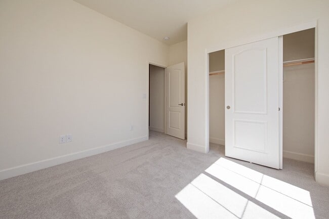 Building Photo - Newly constructed home in Golden Valley, 4...