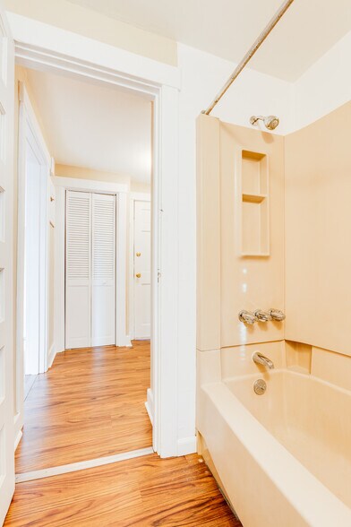 Building Photo - 1166 South Ave