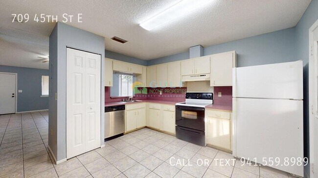 Building Photo - 709 45th St E