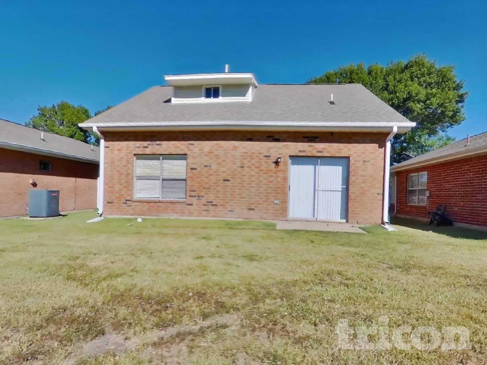 Building Photo - 3259 Jorns St