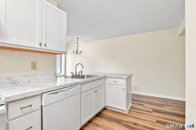 Building Photo - 44 Tolland Ave