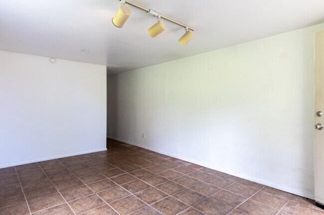 Building Photo - 64-660 Puu Olu Place