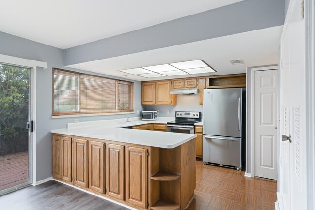 Building Photo - 10958 Crown Park