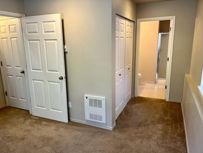 Building Photo - Greenwood Townhome