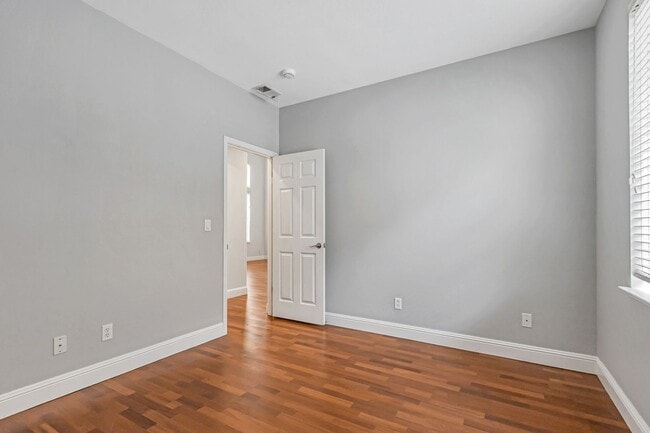 Building Photo - Remodeled 4-Bedroom 3-Bathroom House in Sa...