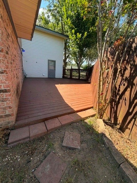 Building Photo - 1507 Sierra Dr
