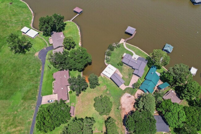 Building Photo - 1012 Chestnut Dr